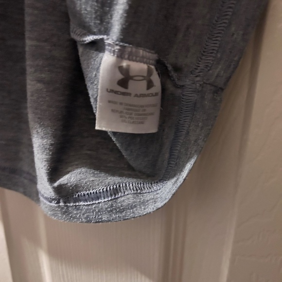 Men’s Under Armour Shirt - Picture 5 of 6